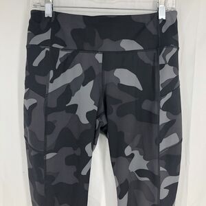 Athleta Black Gray Camo Contender 7/8 Leggings Workout Pants 283284 Medium